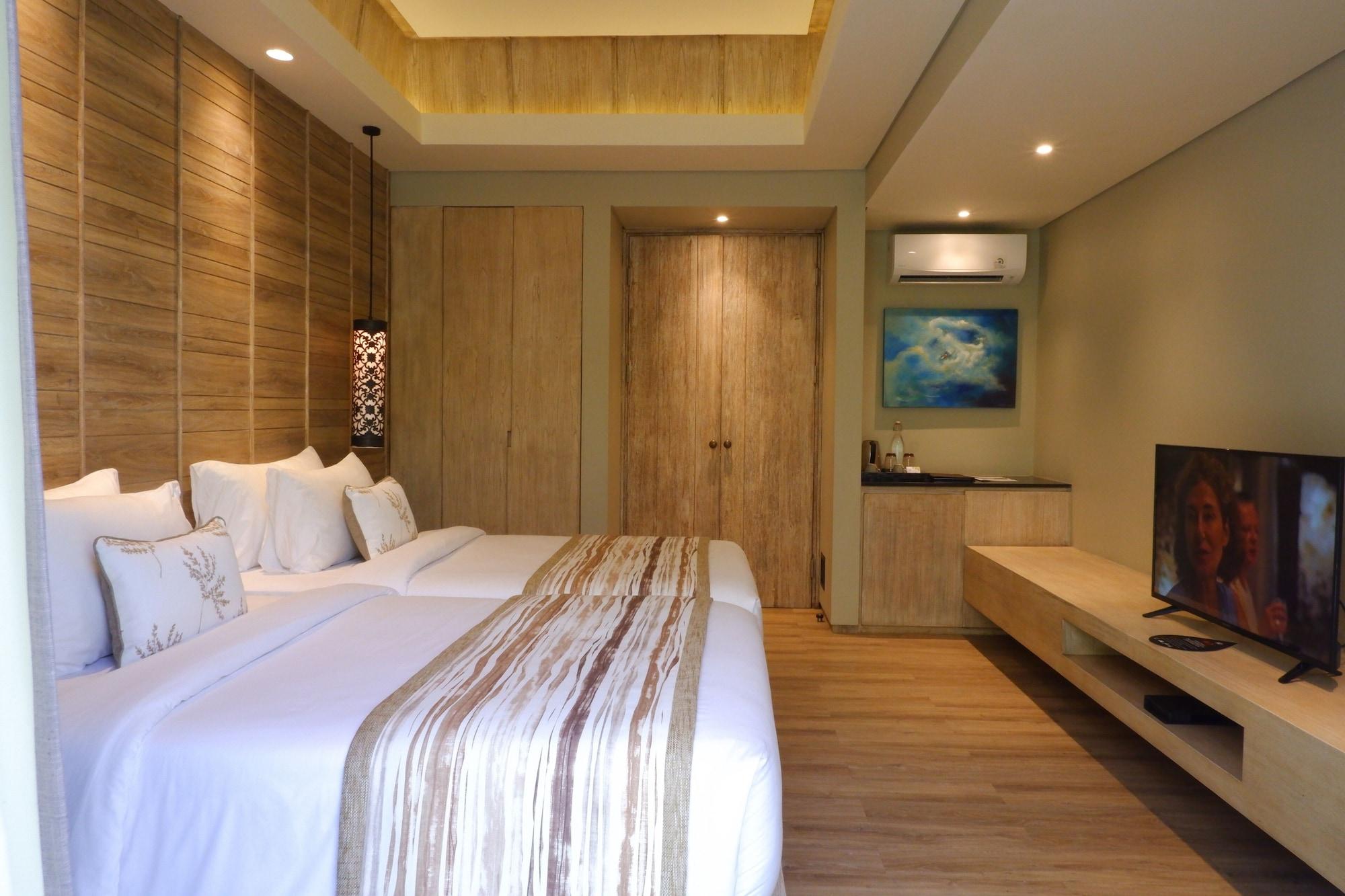 Cross Bali Breakers Hotel Jimbaran  Exterior photo