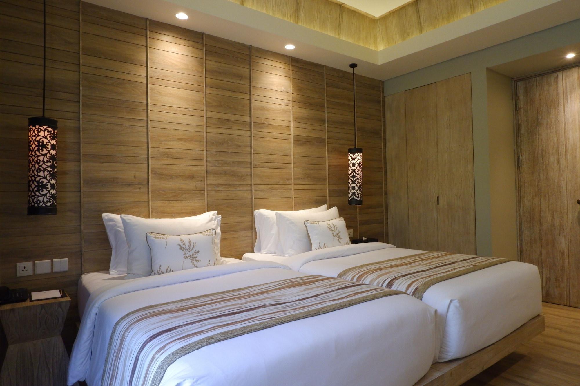 Cross Bali Breakers Hotel Jimbaran  Exterior photo