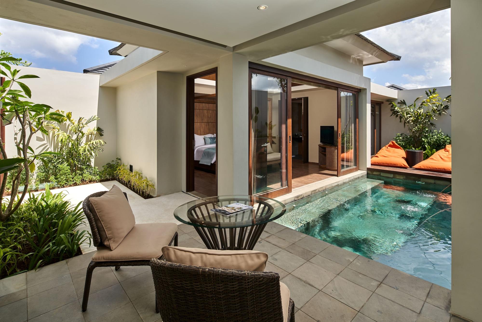 Cross Bali Breakers Hotel Jimbaran  Exterior photo